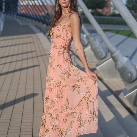 Dresses & Skirts - NWT Boutique Floral Maxi Dress